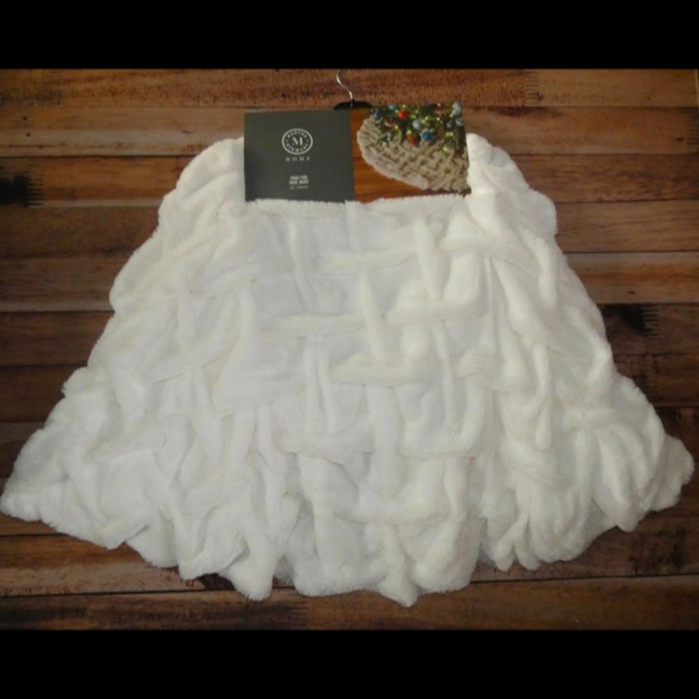 Martha Stewart Faux Fur Tree Skirt White Ruched 52 Inch Diameter NWT
